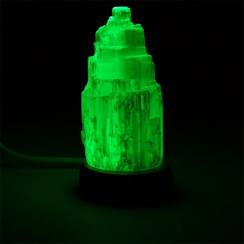 Lampe en sel USB â 4 couleurs changeantes, forme monolithe sur socle en bois dâacacia. Provenance Inde. 9â10 cm / 450 g. !