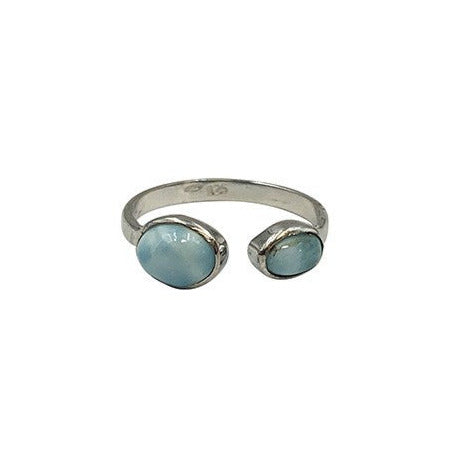 Magnifique bague en Larimar, réglable, montée Argent 0.925. Superbe pierre au bleu qui rappelle l'océan !