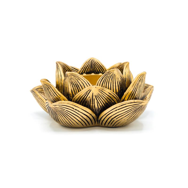 Photophore doré en forme de fleur de lotus. Le lotus symbolise la transformation intérieure et l’épanouissement spirituel. Combiné à la lumière d’une bougie, il crée une ambiance harmonieuse et inspirante - 11.5x11x4.8 cm