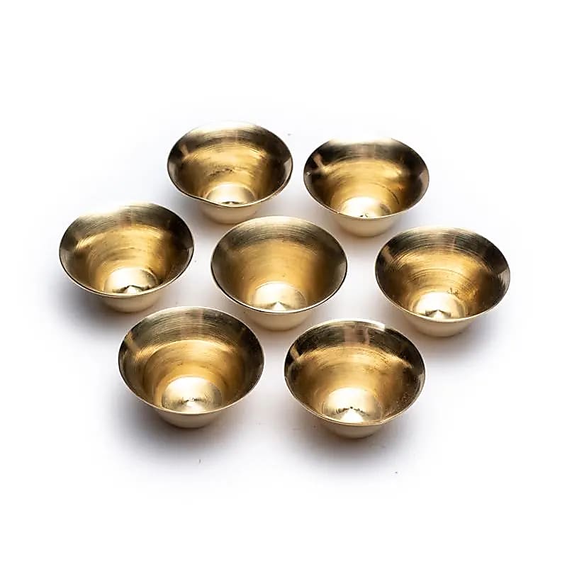 Bols d'offrande en laiton, set de 7 bols ! taille de 5cm - 33gr. - Les bols d'offrande sont utilisés pour les ingrédients comme encens, eau, huile parfumée, etc