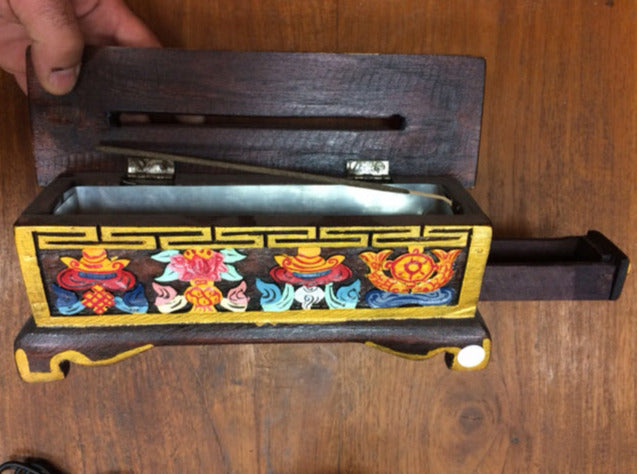 Boîte brûle-encens en bois tibétain 29x9 cm – Style ancien, décorée des symboles auspicieux bouddhistes, magnifique artisanat !