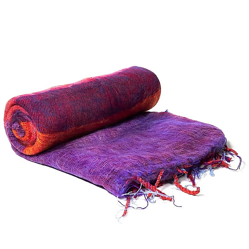Châle composé de 70 % acrylic/ 30% Coton . Taille de 200x80 centimètres de longueur - 297 grammes ! Parfait pour la Méditation !