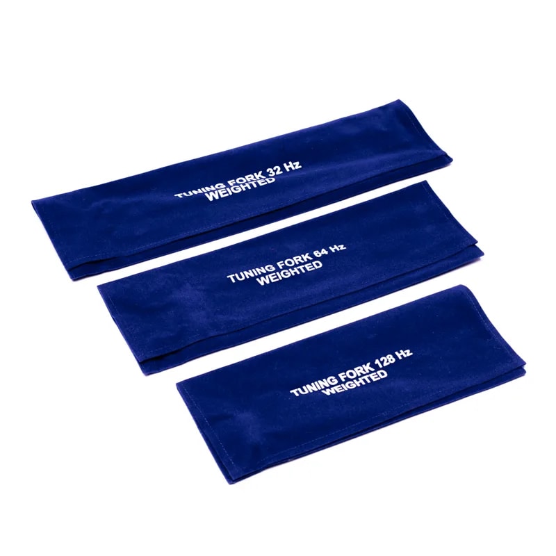 Set 'Otto' de 3 diapasons en Do/ C (32, 64, 128 hertz), en aluminium anodisé Argent. Livré dans 1 pochette en velours bleu !