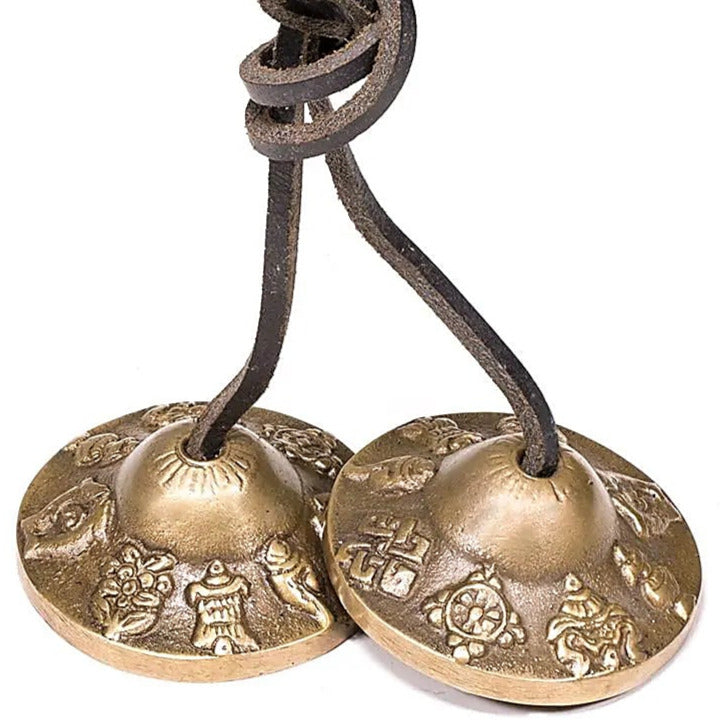 Cymbale TibétaineTingsha, avec gravure des symboles auspicieux Bouddhiste, 3 tailles au choix de 5,5 à 7,5 cm. Utilisées comme offrandes musicales !