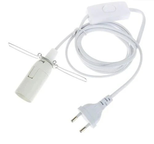 Câble électrique pour ampoule E14 avec interupteur. Longueur 1,50 mètres. Couleur Blanc. Ampoule incandescente fournie. S'adapte sur les lampes en sélénite, en quartz et en sel rose, parfait !