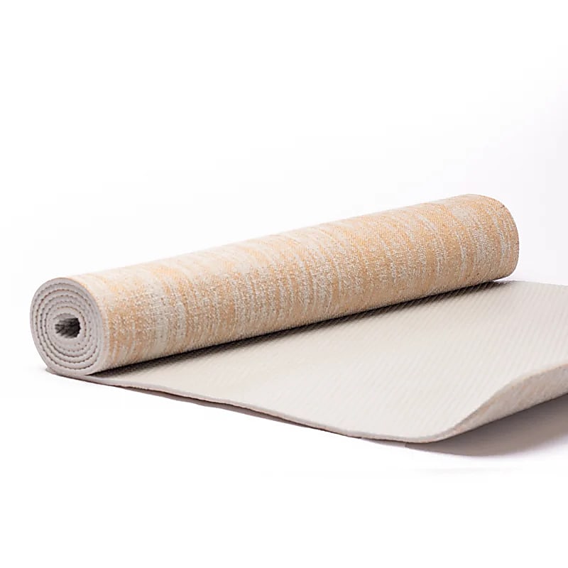 Tapis de yoga TPE, 80% pvc et 20% en jute. De 61x183x0.5cm. 1,550 kilogrammes. Excellente adhérence, souple et léger. Convient aux formes de yoga d'intensité légère à moyenne, comme le Hatha et le Yin Yoga !