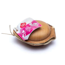 Savons Holy Lama Naturals – 6 parfums : Curcuma, Kewra, Lavande, Rain Forest, Rose, Yogi - 100 g chacun - Emballés dans une feuille de palmier !