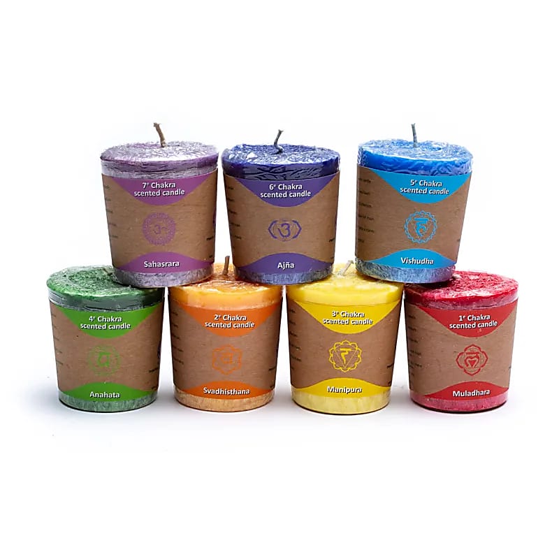 Bougies votives parfumées des Chakra, a l'unité ou en set de 7 - 15 H. de combustion - 4,5x4 cm - 450 grammes les 7 !
