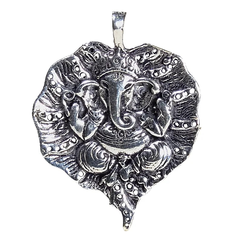 Pendentif du dieu hindou Ganesh (ou Ganesha, Ganapati), également connu sous le nom de Dieu éléphant, le seigneur qui offre bonne chance, prospérité et succès. 4,5 centimètres - 8 grammes / vendu avec cordon réglable en cuir noir !