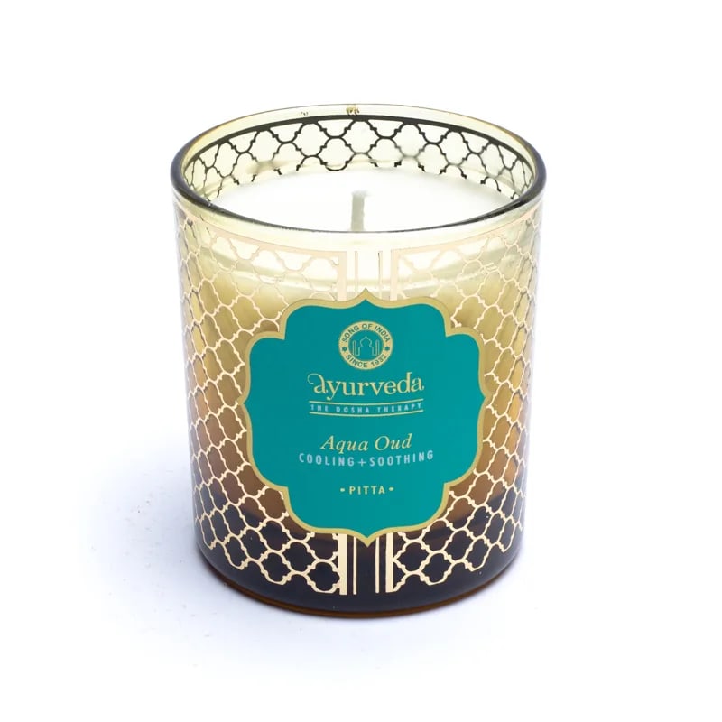 Bougie ayurvédique au beurre de coco et cire de soja de haute qualité, parfumée avec les meilleures huiles essentielles. 8x7x7cm - 355 gr. - ±55H de combustion. Moins de fumée et de suie grâce à la mèche en coton !