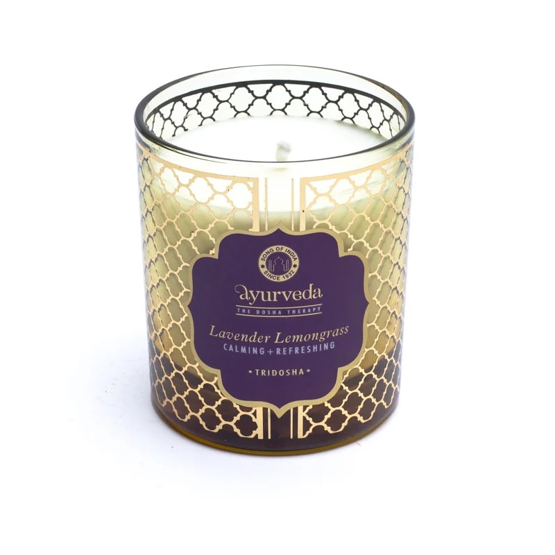 Bougie ayurvédique au beurre de coco et cire de soja de haute qualité, parfumée avec les meilleures huiles essentielles. 8x7x7cm - 355 gr. - ±55H de combustion. Moins de fumée et de suie grâce à la mèche en coton !