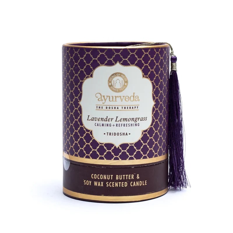 Bougie ayurvédique au beurre de coco et cire de soja de haute qualité, parfumée avec les meilleures huiles essentielles. 8x7x7cm - 355 gr. - ±55H de combustion. Moins de fumée et de suie grâce à la mèche en coton !