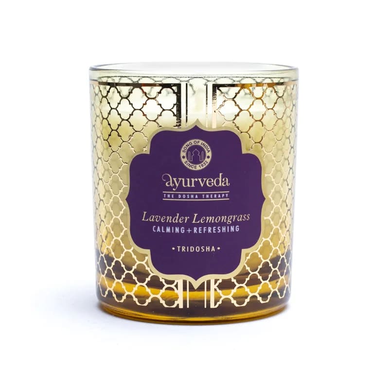 Bougie ayurvédique au beurre de coco et cire de soja de haute qualité, parfumée avec les meilleures huiles essentielles. 8x7x7cm - 355 gr. - ±55H de combustion. Moins de fumée et de suie grâce à la mèche en coton !