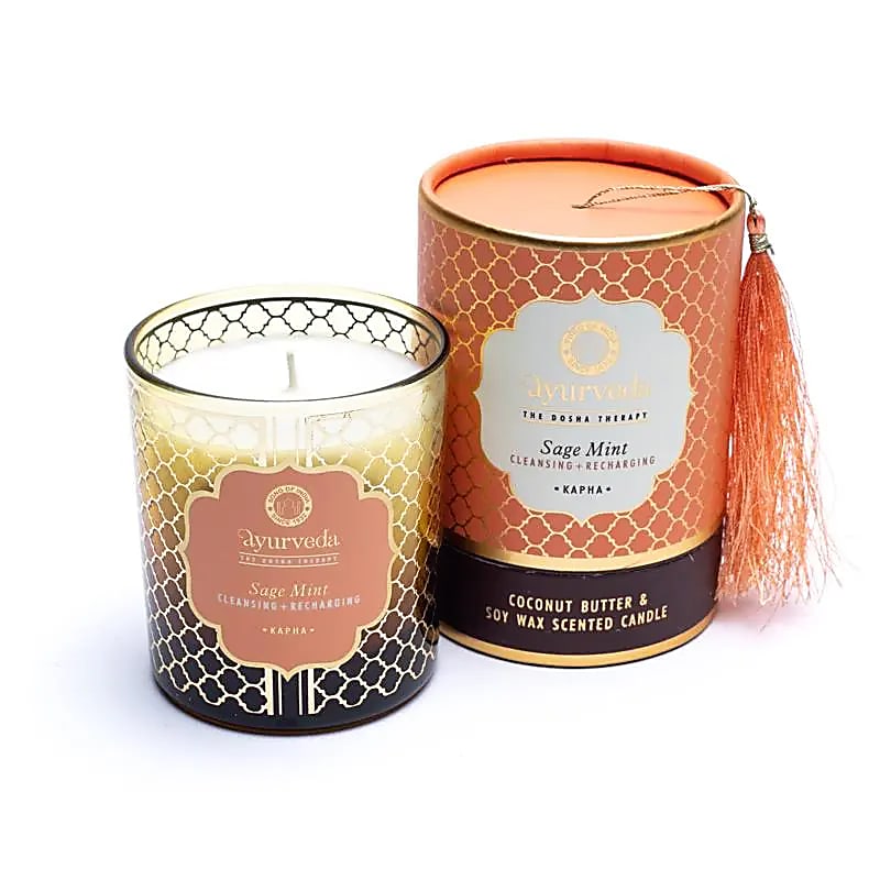 Bougie ayurvédique au beurre de coco et cire de soja de haute qualité, parfumée avec les meilleures huiles essentielles. 8x7x7cm - 355 gr. - ±55H de combustion. Moins de fumée et de suie grâce à la mèche en coton !