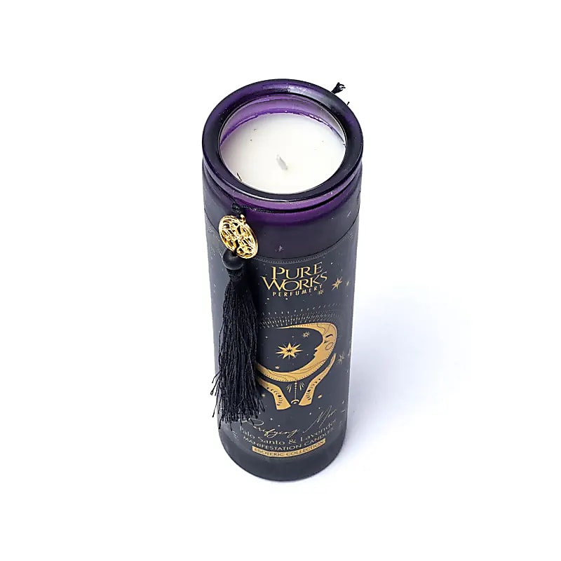 Bougies 'd'intentions' aux huiles essentielles et avec pierres précieuses, de chez 'Song of India'. 20 ou 80H de combustion ! Lorsque la bougie brûle, les pierres précieuses coulent avec la cire, une fois terminée, vous conserver les pierres !