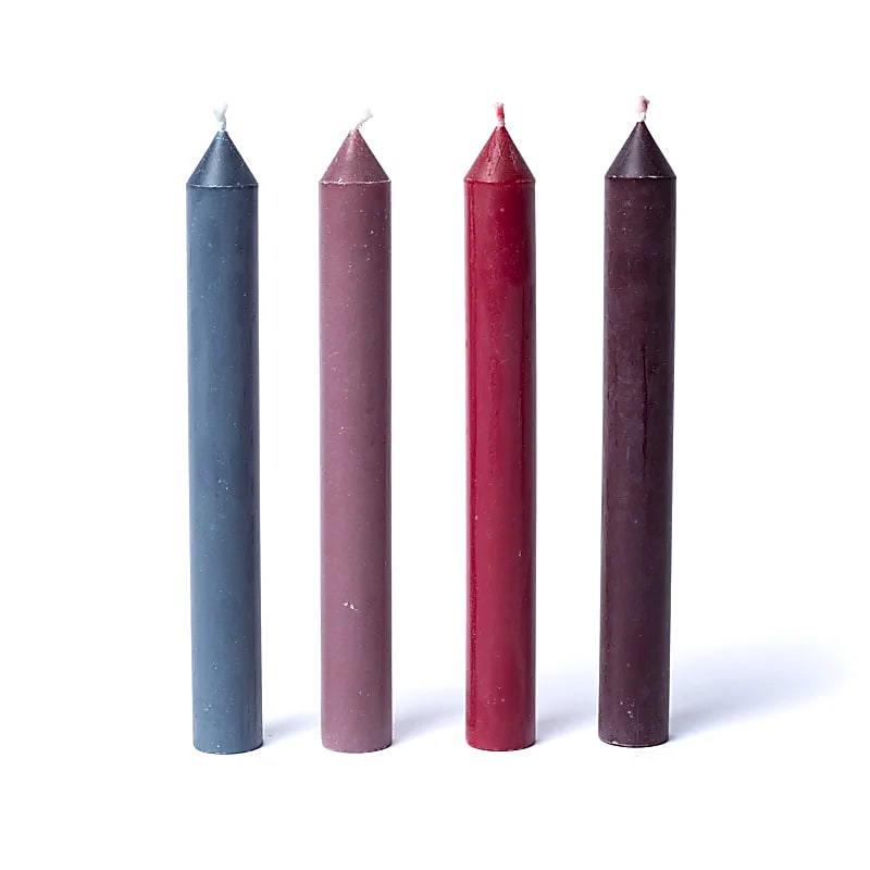 Bougies 'de table' recyclées à partir de reste cire de palme 100%. Vente par pack de 12 ou de 25 - Non parfumée - 19x2.cm- Combustion: 18 à 22 H. !