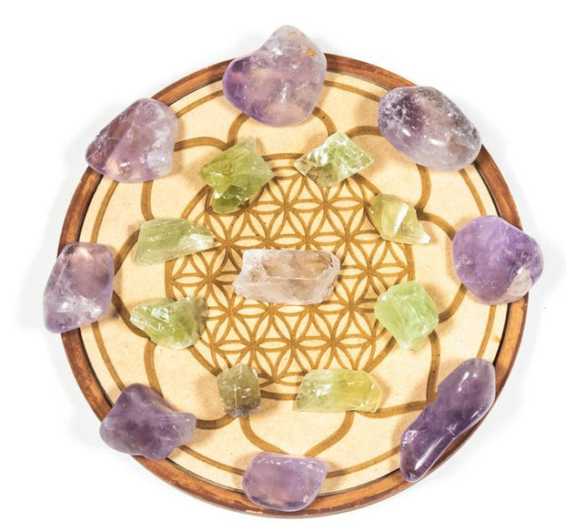 Cadran/ Plateau fleur de vie de 17 cm, avec Améthyste et Calcite verte, kit pour appeler au bien-être, au renforcement de sa force vitale !