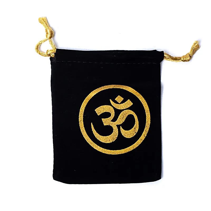 Sélection de pochette en velours noir (polyester), 10 x 11 centimètres. 7 modèles au choix avec symboles imprimés et cordon à nouer. Parfait pour protèger les cristaux, bijoux...