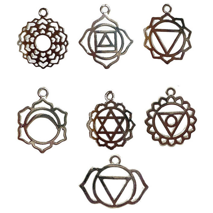 Apprêts, charms/ breloques 7 chakras de 14 mm. En bronze argenté. Vendu en lot de 3 x 7 pièces !