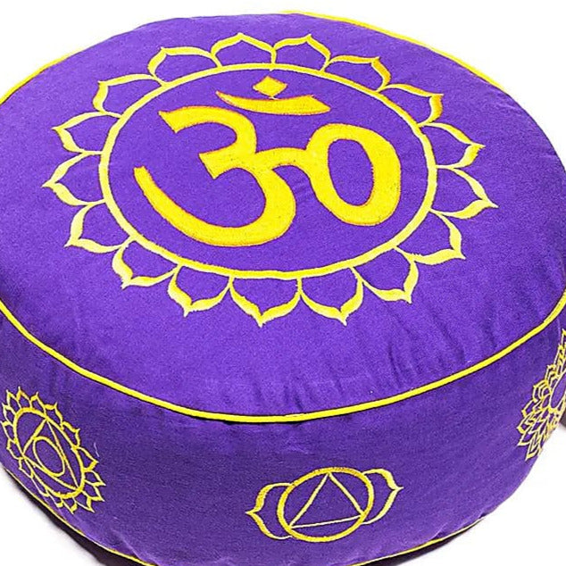 Coussin de Méditation ou du OM. Taille 33 centimètres de diamètre x 13 centimètres de hauteur. 2300 grammes. De chez Yogi & Yogini, fait en Inde !