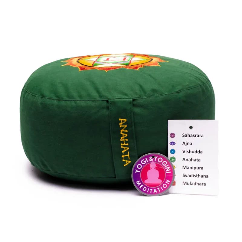 Sélection de coussins de Méditation ou de Yoga aux couleurs des 7 chakras, en coton biologique (OCS). 33 centimètres de diamètre x 13 centimètres de hauteur - 2300 grammes. De chez Yogi & Yogini, fait en Inde ! Coussion vendu seul ou en set de 7 !