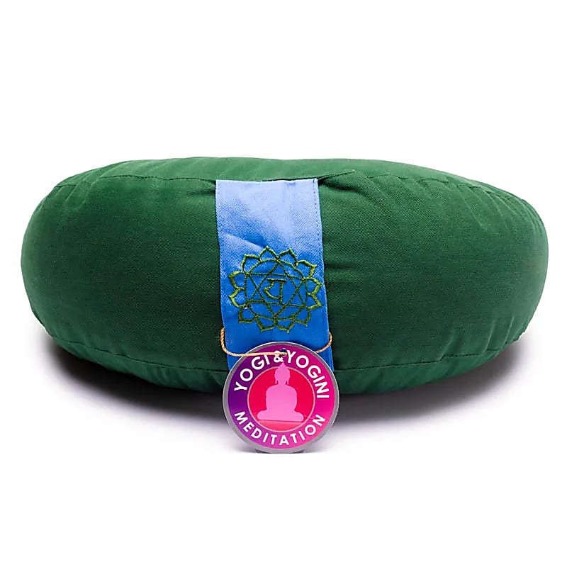 Coussins de Yoga ou Méditation en demi-lune, de 33cm de diamètre x 13 de hauteur. Housses extérieures en coton, aux couleurs des chakras ! Les housses intérieures sont remplis de graines de Sarrasin !