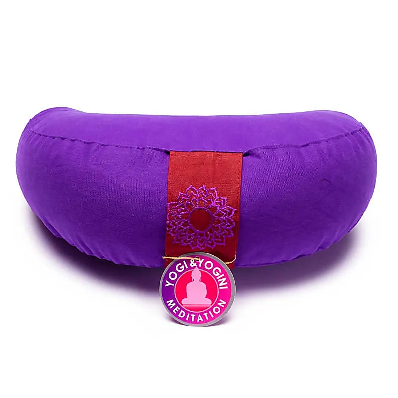 Coussins de Yoga ou Méditation en demi-lune, de 33cm de diamètre x 13 de hauteur. Housses extérieures en coton, aux couleurs des chakras ! Les housses intérieures sont remplis de graines de Sarrasin !