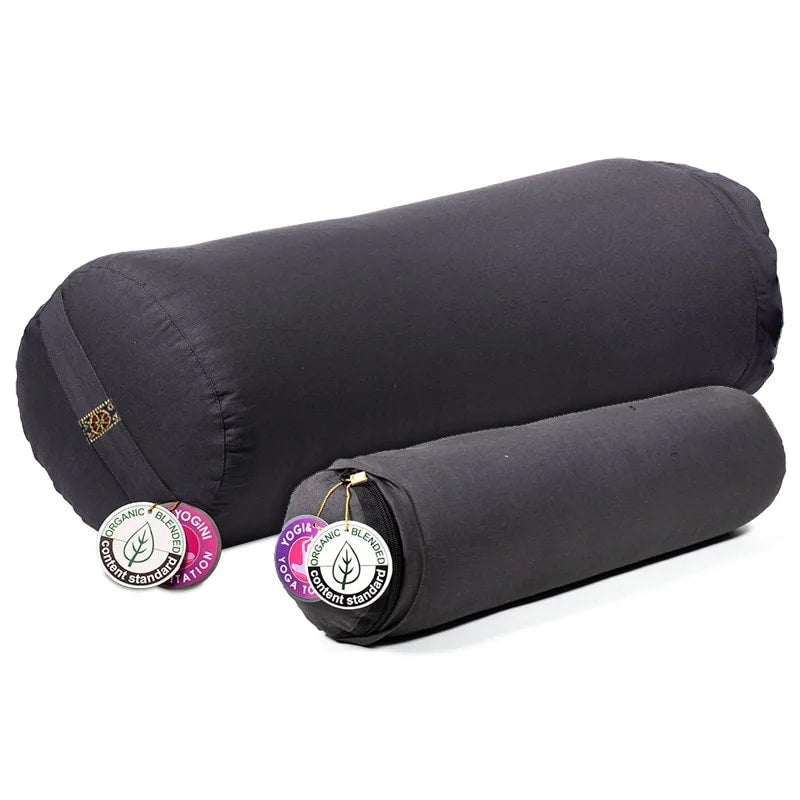 Mini bolster/ traversin de Yoga ou Méditation en coton avec le motif du Lotus, de 40 centimètres de longueur x 12 de diamètre - 0,920 kilogrammes. Housse extérieure en coton ! La housse intérieure est remplis de graines de Sarrasin !