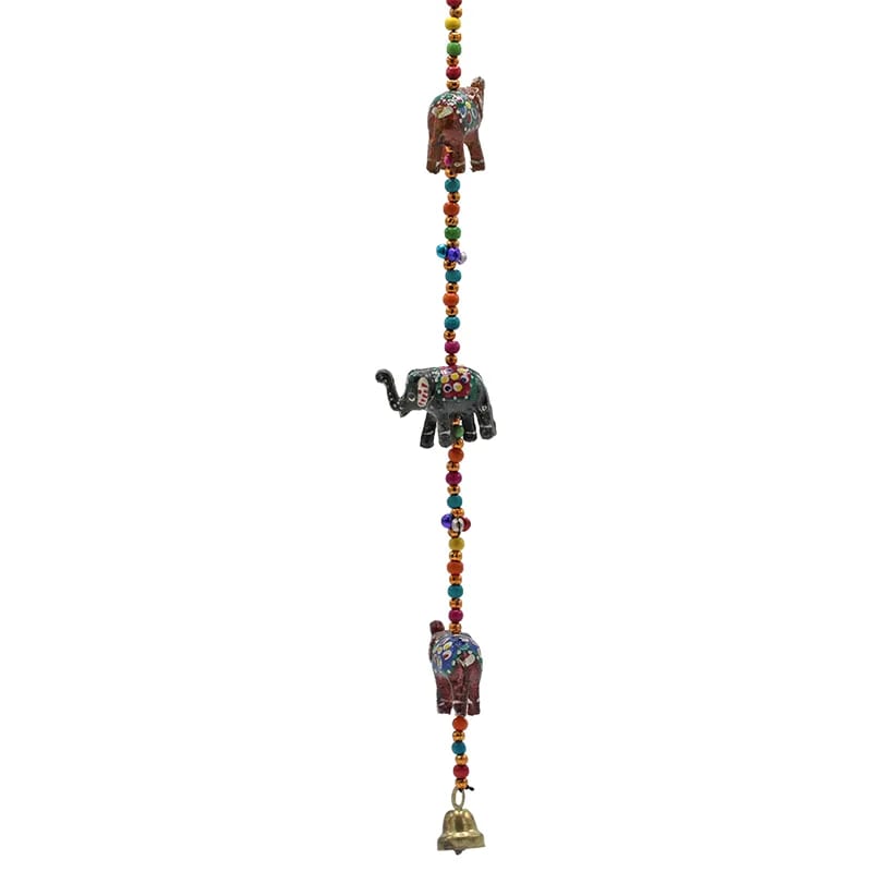 Guirlandes avec 5 éléphants en bois colorés et une clochette en bas. 80 cm - 90 gr. - Parfait pour la décoration dans la maison !