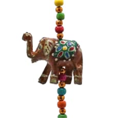 Guirlandes avec 5 éléphants en bois colorés et une clochette en bas. 80 cm - 90 gr. - Parfait pour la décoration dans la maison !