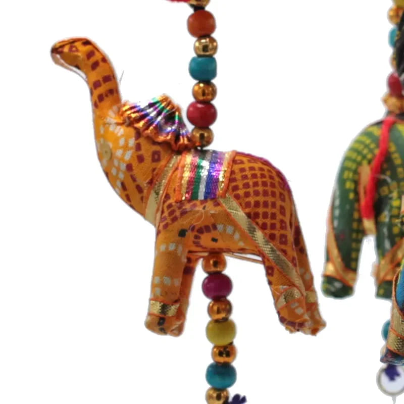 Mobile 'Manège 5 éléphants', fait en bois colorés avec clochette en métal. 38 x 15 cm - 110 gr.