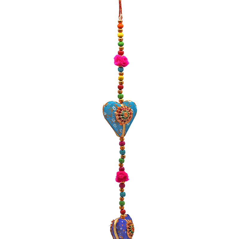 Guirlandes avec 5 coeurs de coton colorés et une clochette en bas. 90 cm - Parfait pour la décoration dans la maison !