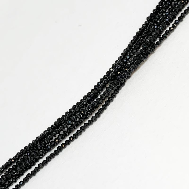 Spinelle noir d'Inde ! bracelet multi-rangs (7), finition en Argent et perles facettées de 2/3 millimètres. Longueur 21,5 centimètres. Qualité AA à AAA !