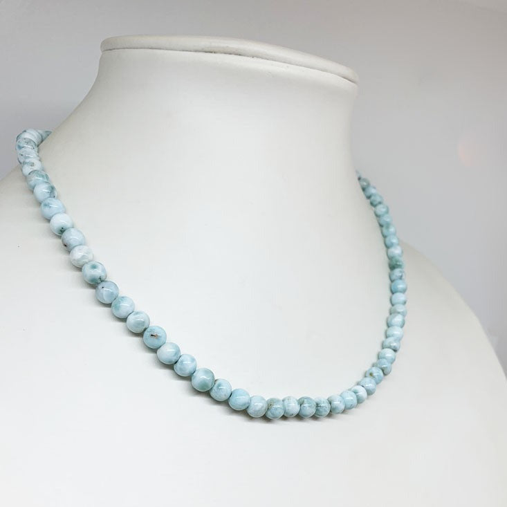 Larimar, perles rondes de 6 millimètres de diamètre, en bracelet ou collier. Qualité de perle AA à AAA !
