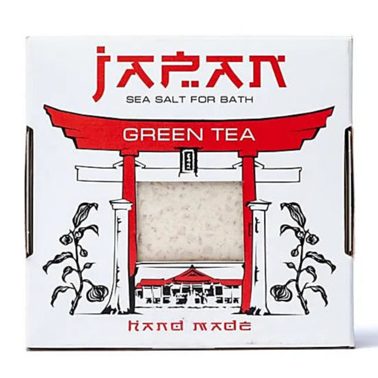 Sel de bain du Japon, boîte de 450 grammes. 6 parfums au choix : Ginseng, thé vert, rose du Japon, jasmin, lotus, algues marines, sakura. Soulage les douleurs musculaires, détoxifie la peau et apaise, vrai expérience de soin incomparable !