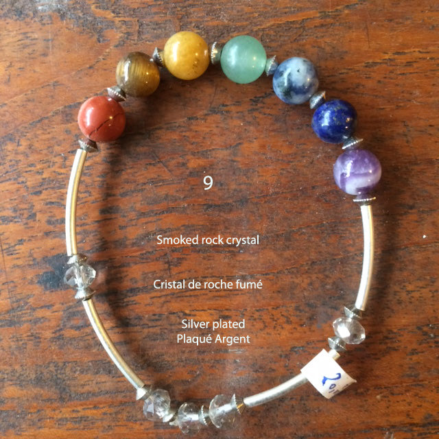 Collection de bracelets 7 chakras ou avec 'Charms' avec perles de 8 mm. Disponible de 17 à 21 cn de longueur. Qualité AA à AAA !