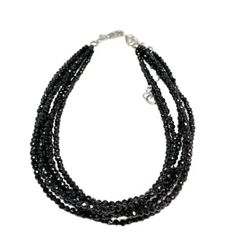 Spinelle noir d'Inde ! bracelet multi-rangs (7), finition en Argent et perles facettées de 2/3 millimètres. Longueur 21,5 centimètres. Qualité AA à AAA !