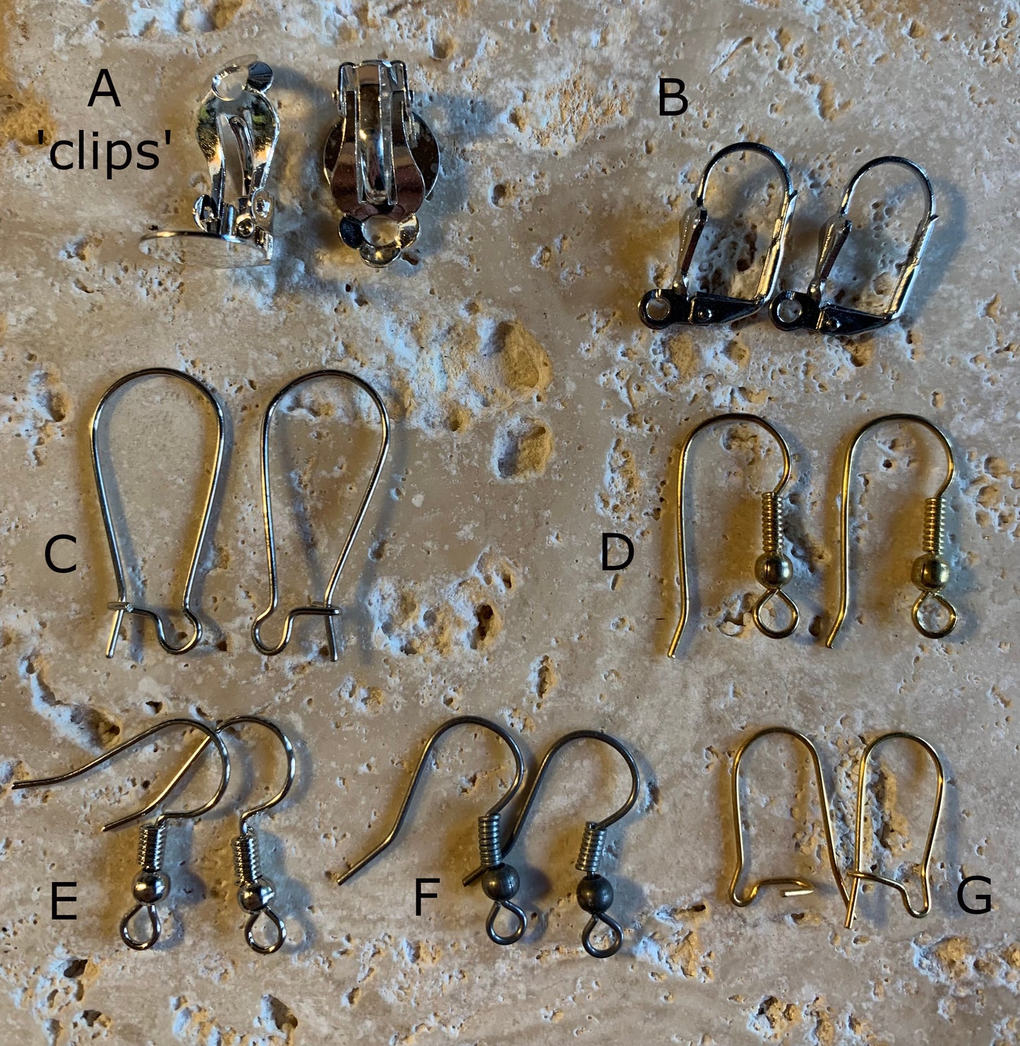 Boucles d'oreilles en Ambre, qualité AA à AA, montées par "Gem & Zen". Vendu en finition Argent, laiton ton Argent ou doré + options pour des choix de montures, parfait !