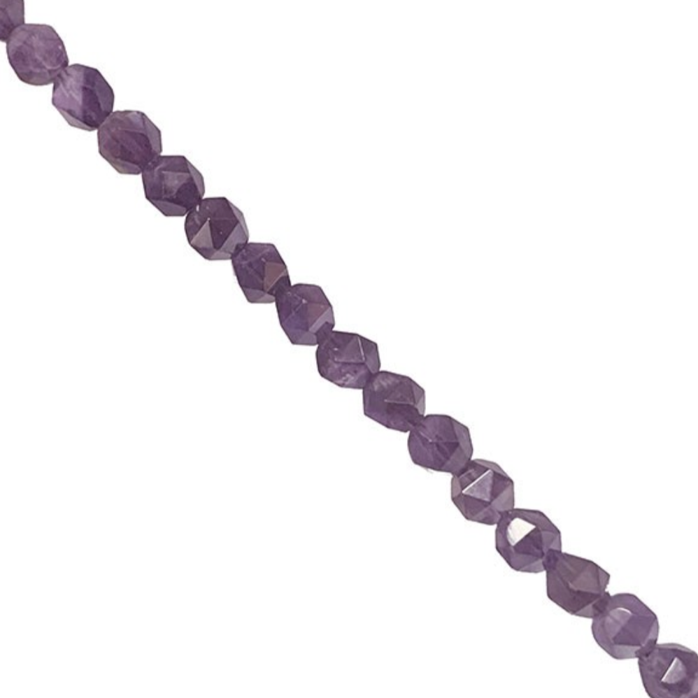 Perles 'Icosaèdres' de 6 mm en Améthyste. Option de vente en : fil de perles 38/39 cm, en bracelet de 17 à 21cm, en collier de 45 ou sautoir de 60cm. Qualité AA à AAA !
