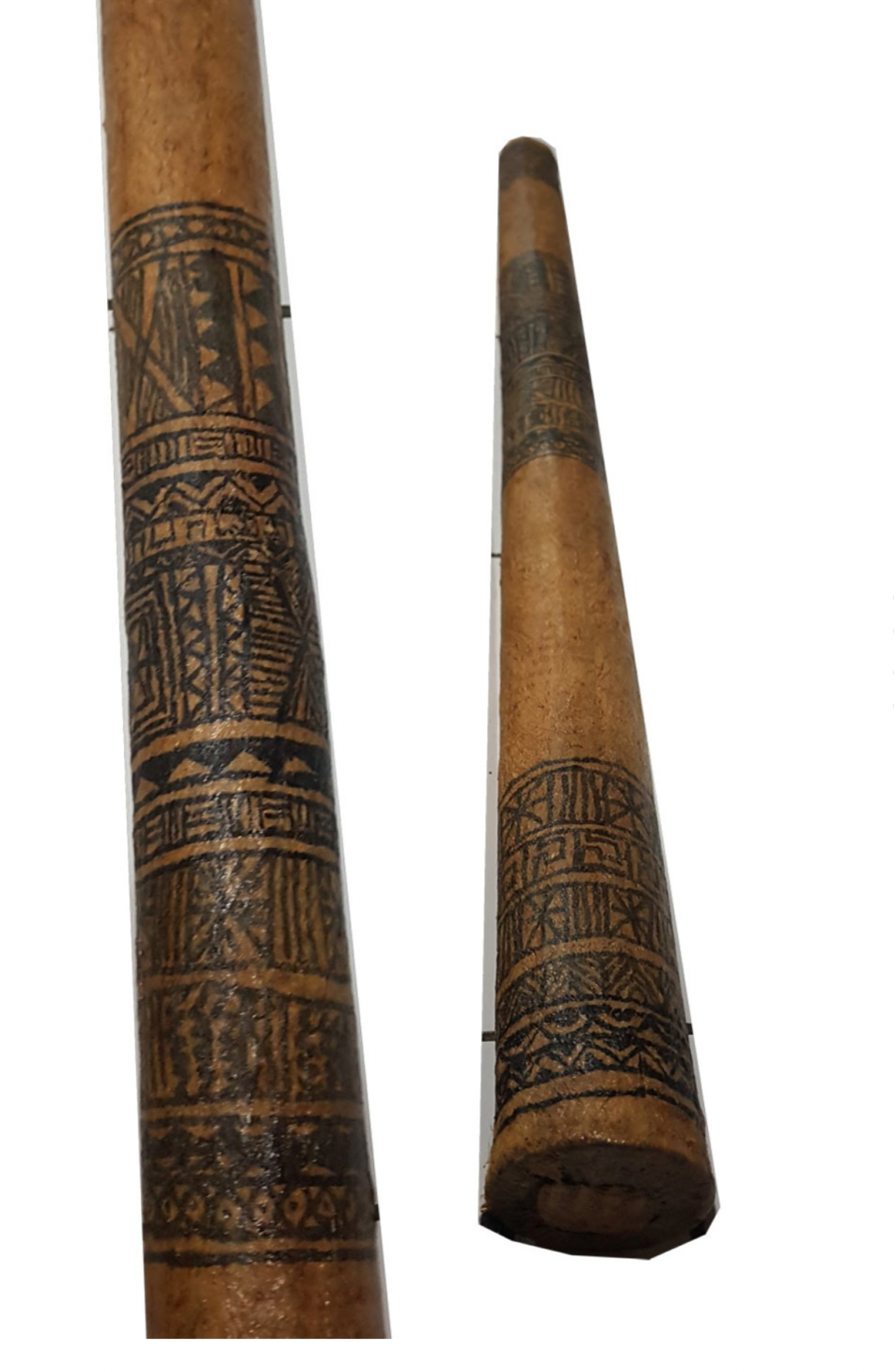 Bâtons de pluie fait en bois d'acajou avec décoration Maoris - 3 tailles au choix : 75, 100 ou 150 cm