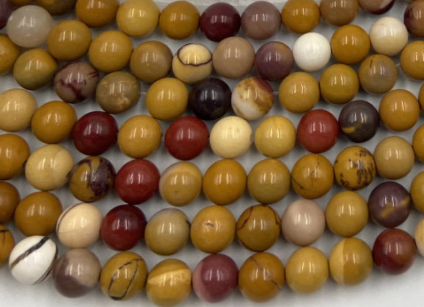 Jaspe Mokaïte, perles rondes de 6 ou 8 mm. Vendu en fil de perle 38/39 cm, en bracelet de 17 à 21cm, en collier de 45 ou sautoir de 60cm. Qualité AA à AAA !