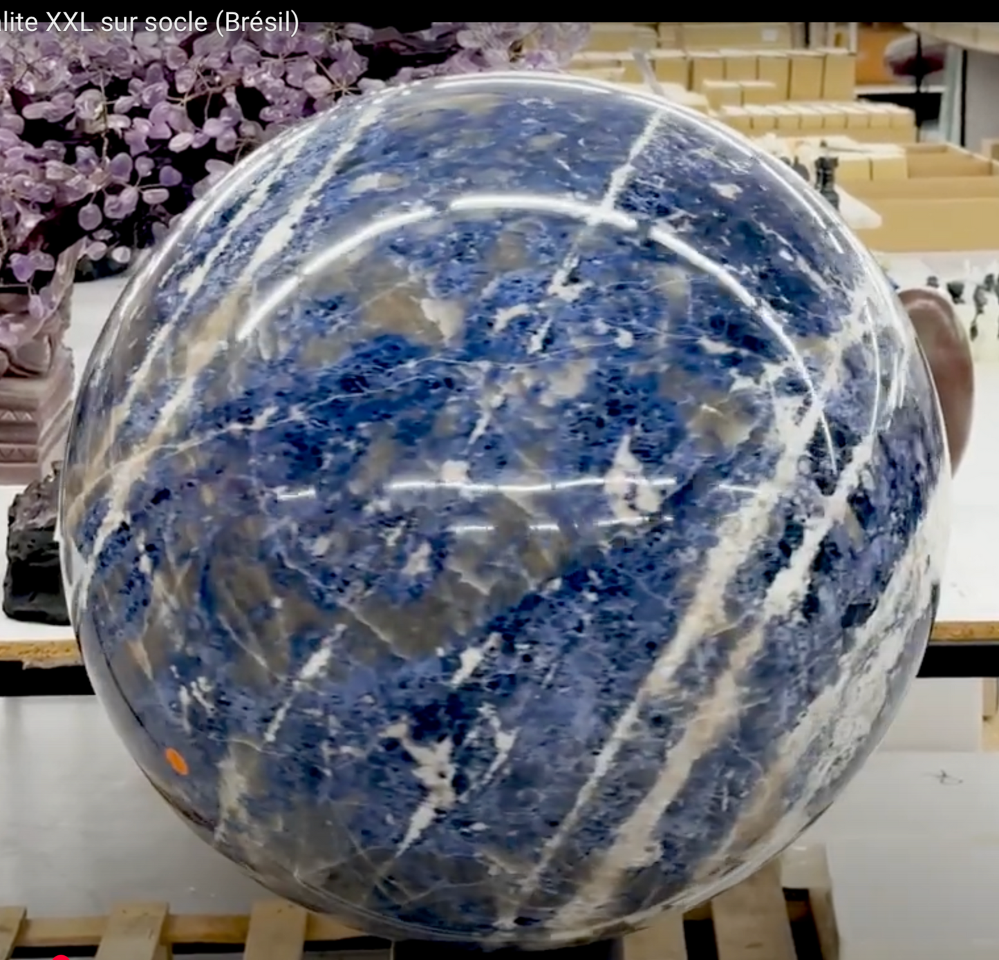 Rare, unique et impensable ! Sphère géante en Sodalite, pièce unique de 215kg, de 55cm de diamètre. Cela laisse sans voix !