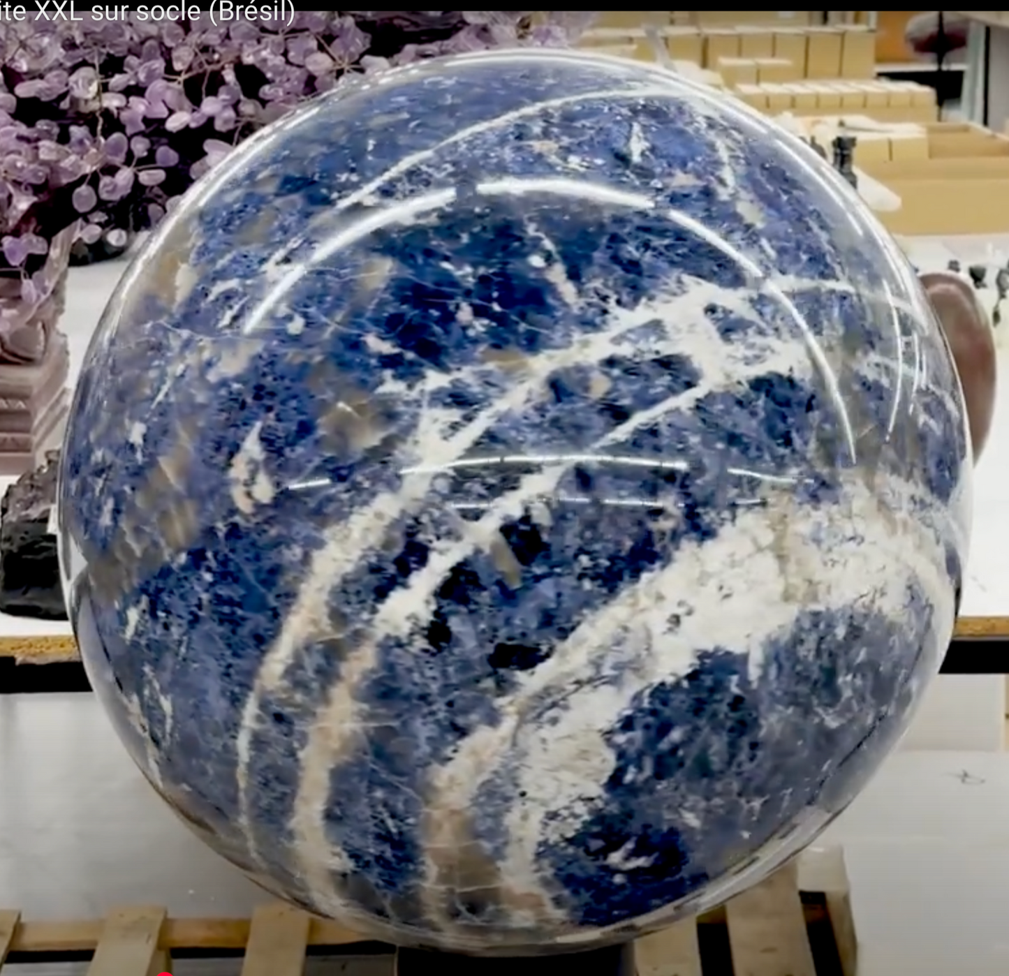Rare, unique et impensable ! Sphère géante en Sodalite, pièce unique de 215kg, de 55cm de diamètre. Cela laisse sans voix !