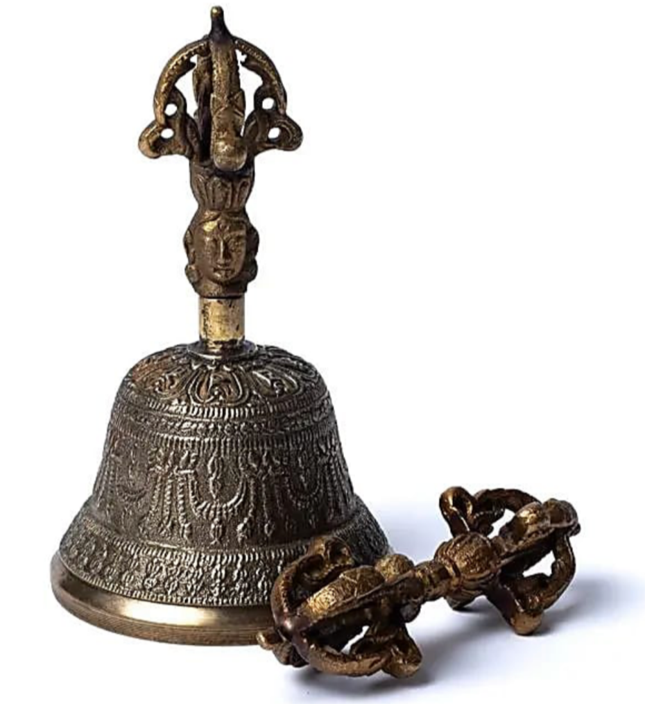 Dorje et cloche en bronze avec gravures. 3 tailles au choix de 9 à 17 cm. Très belle qualité pour ces outils sacrés !
