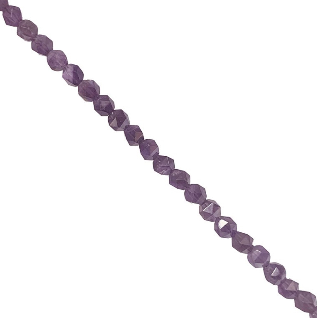 Perles 'Icosaèdres' de 6 mm en Améthyste. Option de vente en : fil de perles 38/39 cm, en bracelet de 17 à 21cm, en collier de 45 ou sautoir de 60cm. Qualité AA à AAA !