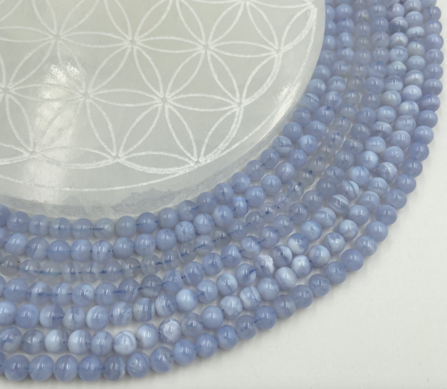 Agate Calcédoine ‘Blue Lace’ – Perles rondes en 6 ou 8 mm • Fil de 38/39 cm • Bracelet 17 à 21 cm • Collier 45 cm • Sautoir 60 cm. Qualité AA à AAA !