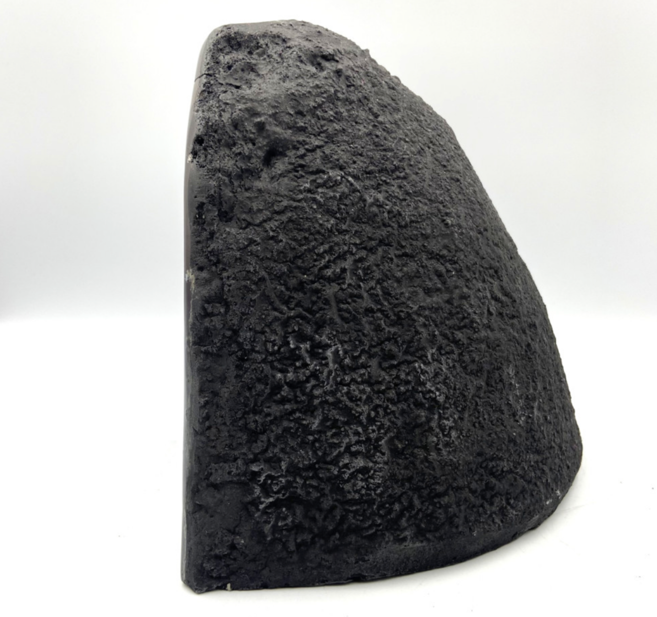Géode d'améthyste de 7,8 kilogrammes - 18,5 x 23,5 centimètres. Superbe qualité AA, en provenance du Brésil !