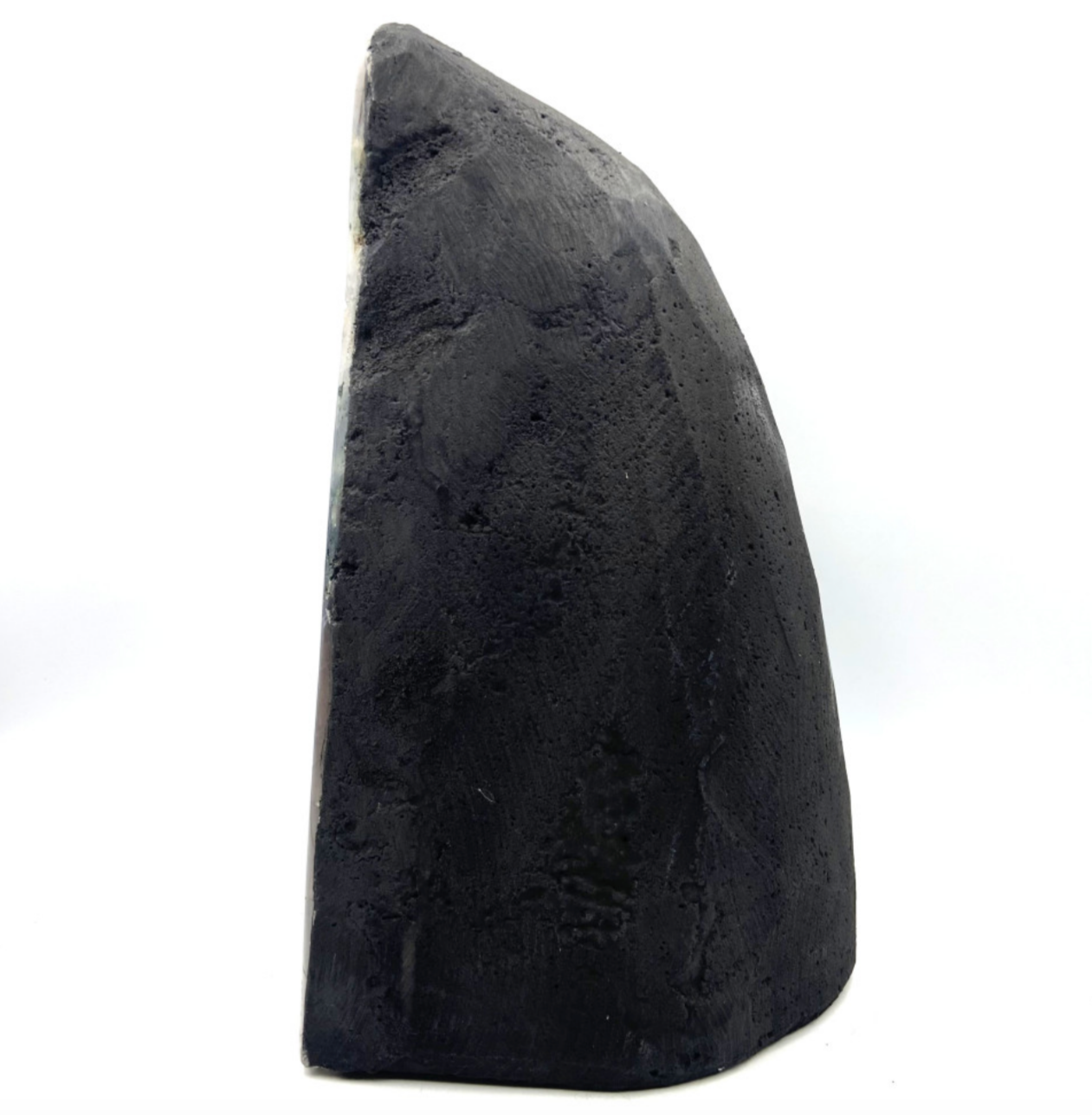 Géode d'améthyste de 12,68 kilogrammes - 29,5 x 22 centimètres. Superbe qualité AA, en provenance du Brésil. Incroyables effets positifs pour vos collections, expositions...parfait !