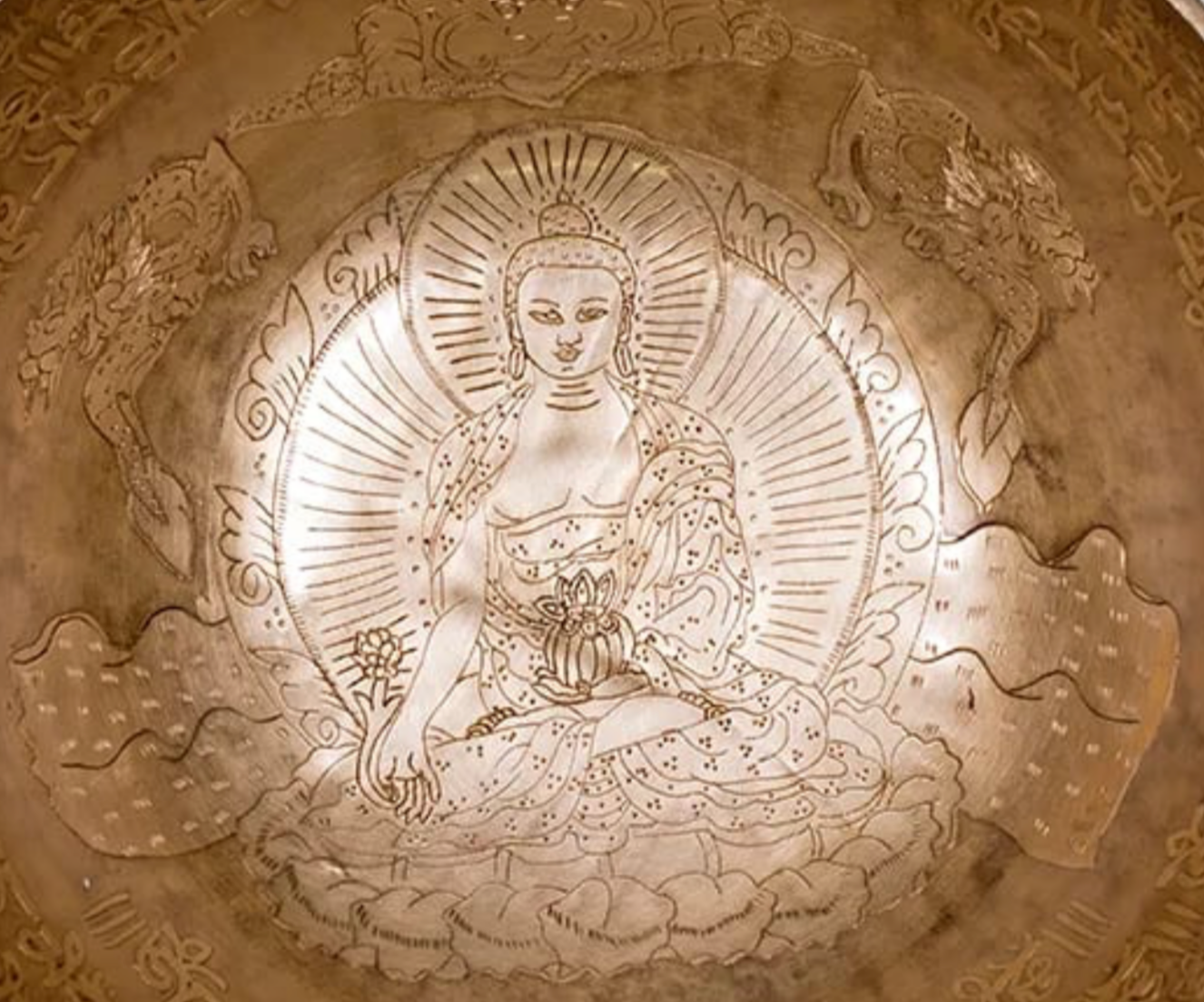 Bol avec gravure du Bouddha de la Médecine de 22/23 centimètres - ±2500 grammes. Vendu avec maillet adapté ! Magnifique pièce !