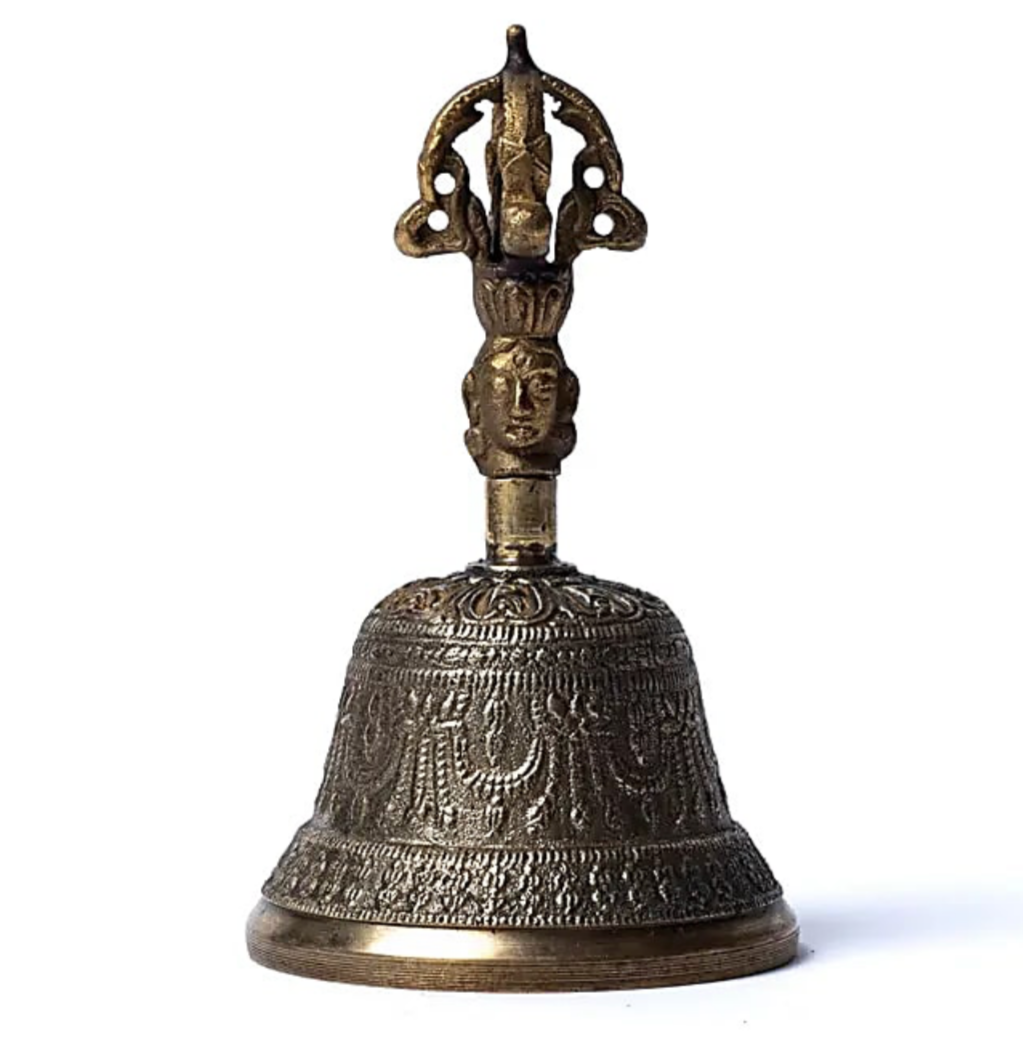 Dorje et cloche en bronze avec gravures. 3 tailles au choix de 9 à 17 cm. Très belle qualité pour ces outils sacrés !